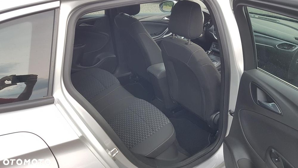 Opel Astra 1.6 CDTI Essentia - 33