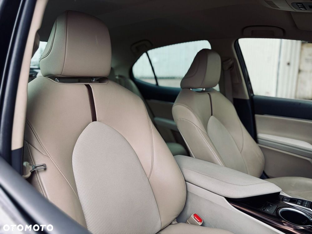 Toyota Camry 2.5 Hybrid Executive CVT - 20