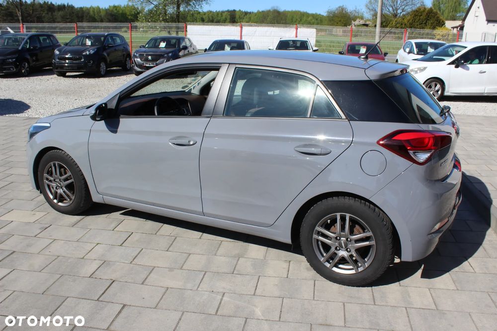 Hyundai i20 blue 1.2 Classic - 10