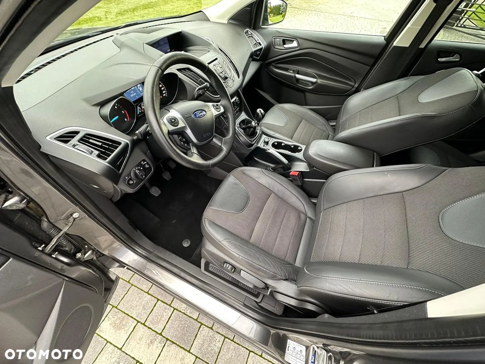 Ford Kuga 2.0 TDCi 2x4 Titanium - 18