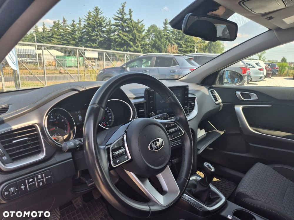 Kia Ceed 1.5 T-GDI M - 11