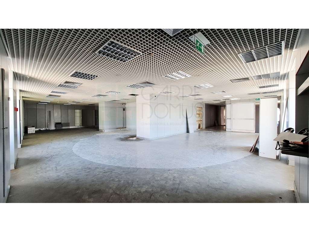 Excelentes lojas no Centro Comercial D'Amora, Amora, Seixal - Grande imagem: 5/27