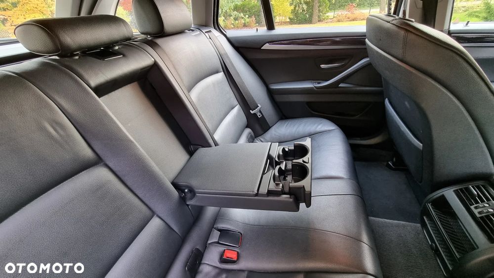 BMW Seria 5 525d - 26