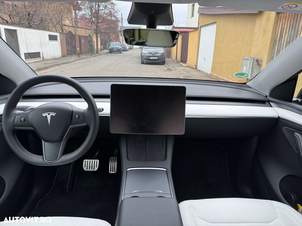 Tesla Model Y - 6