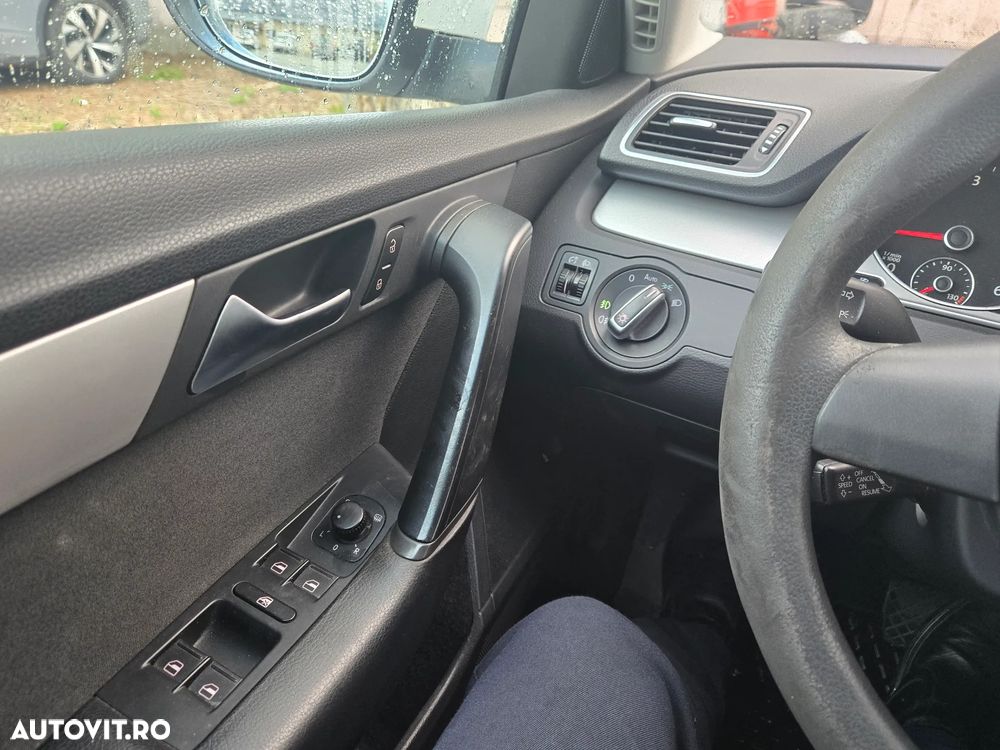 Volkswagen Passat 2.0 TDI DSG BlueMotion Technology Comfortline - 16