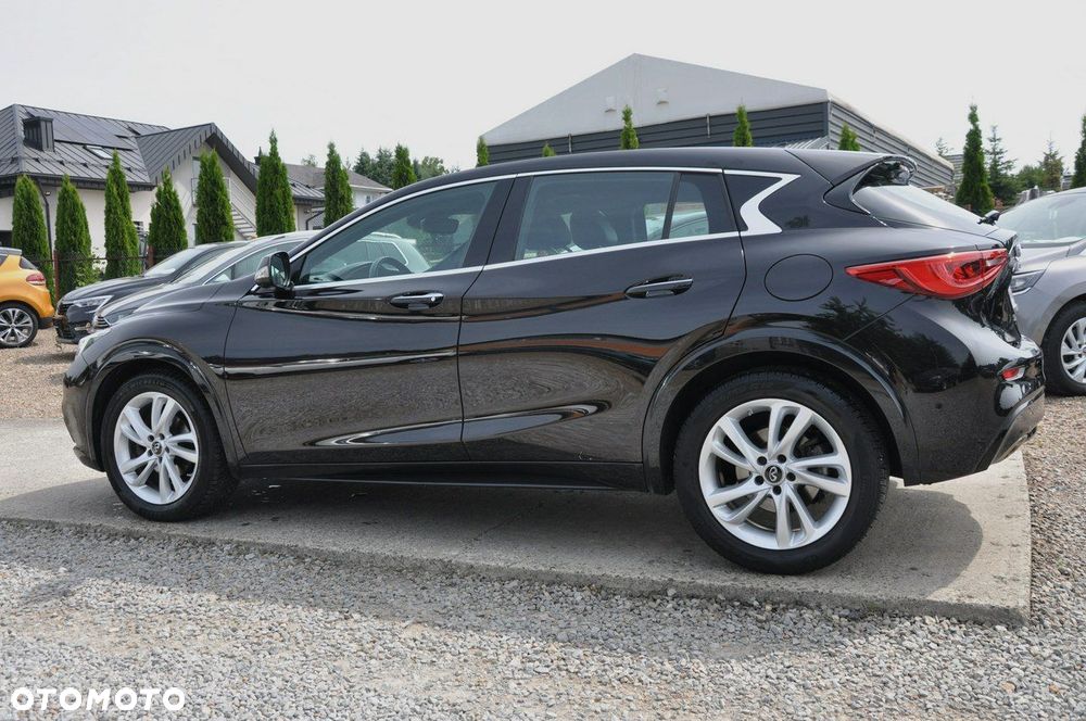 Infiniti Q30 1.6t DCT Premium Tech - 14