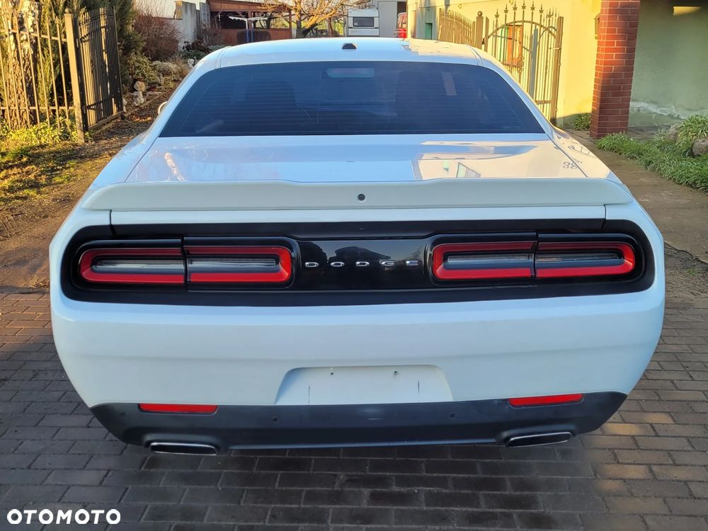 Dodge Challenger - 10