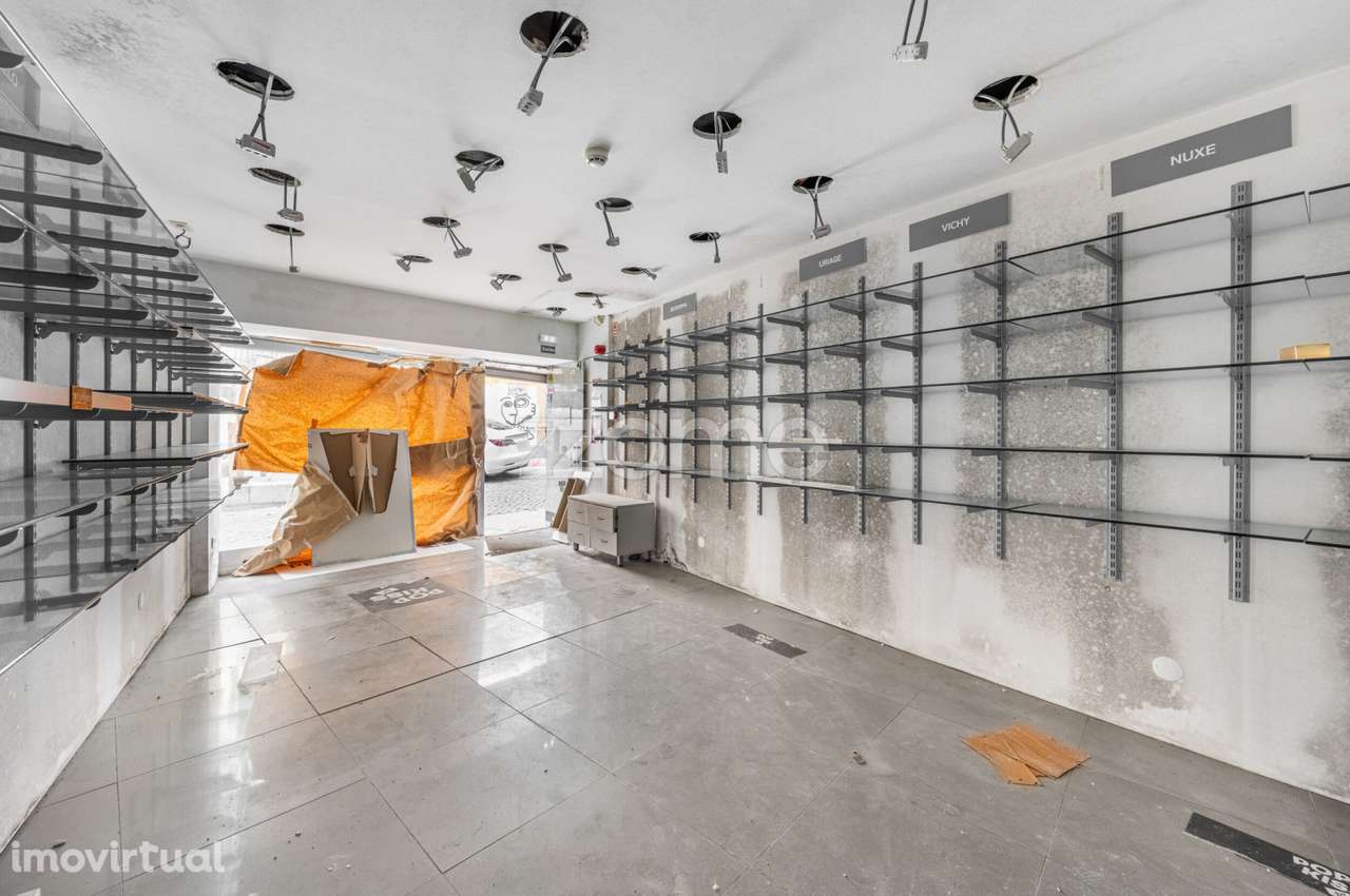 Prédio junto à Praça dos Poveiros – Excelente Oportunidade no Porto... - Grande imagem: 3/15