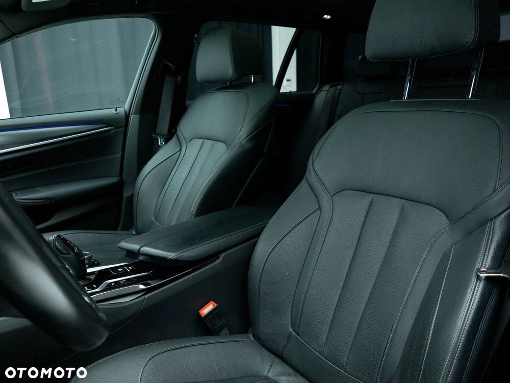 BMW Seria 5 530i xDrive M Sport Edition - 12
