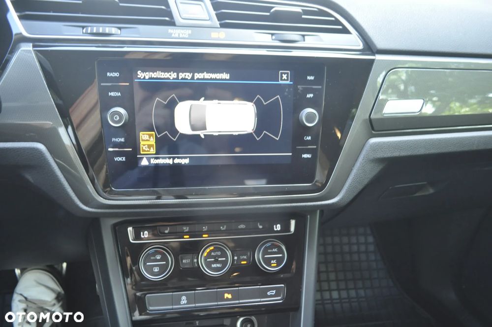 Volkswagen Touran - 16