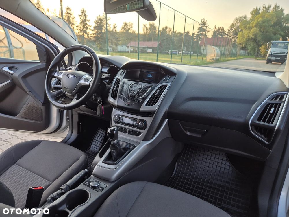 Ford Focus - 32