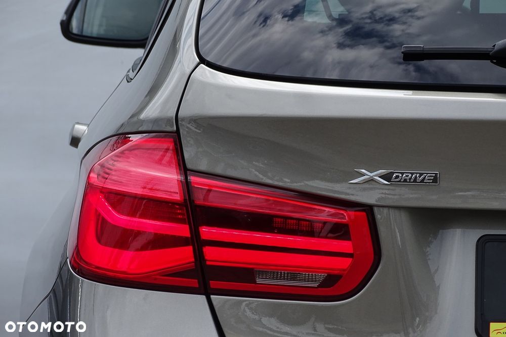 BMW Seria 3 320d xDrive Luxury Line sport - 11