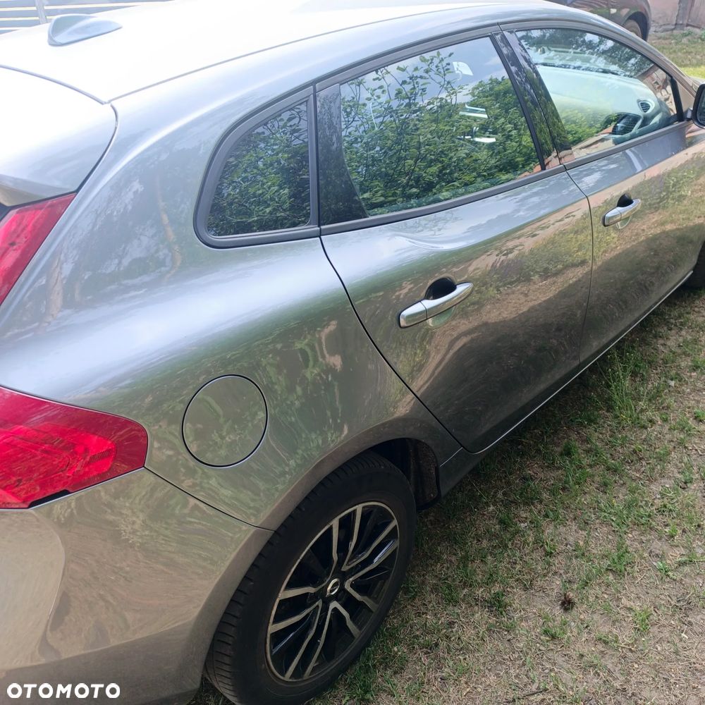 Volvo V40 T3 Drive-E Momentum - 24
