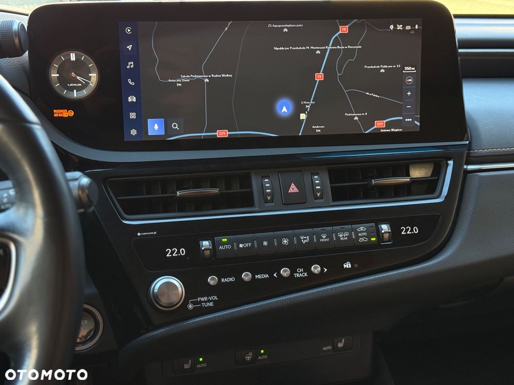 Lexus ES 300h Business Edition - 22