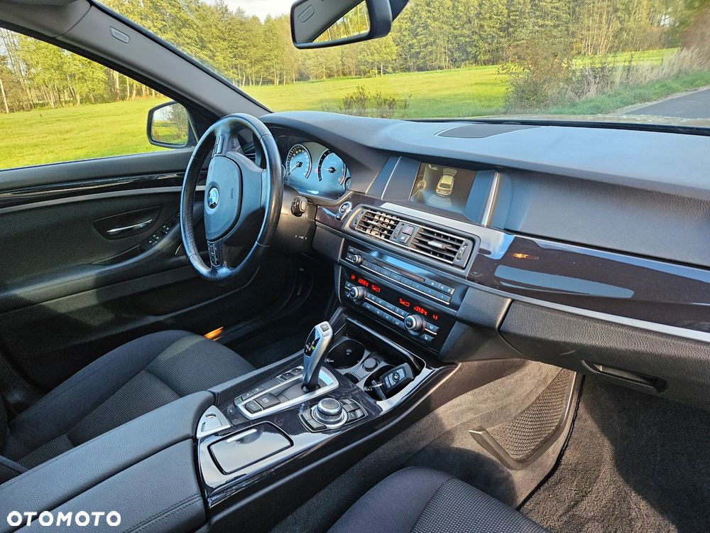 BMW Seria 5 520d xDrive Touring - 22