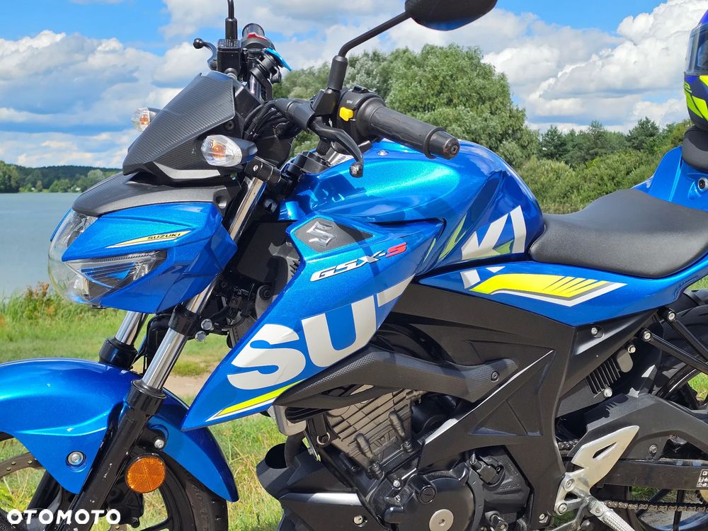 Suzuki GSX - 22