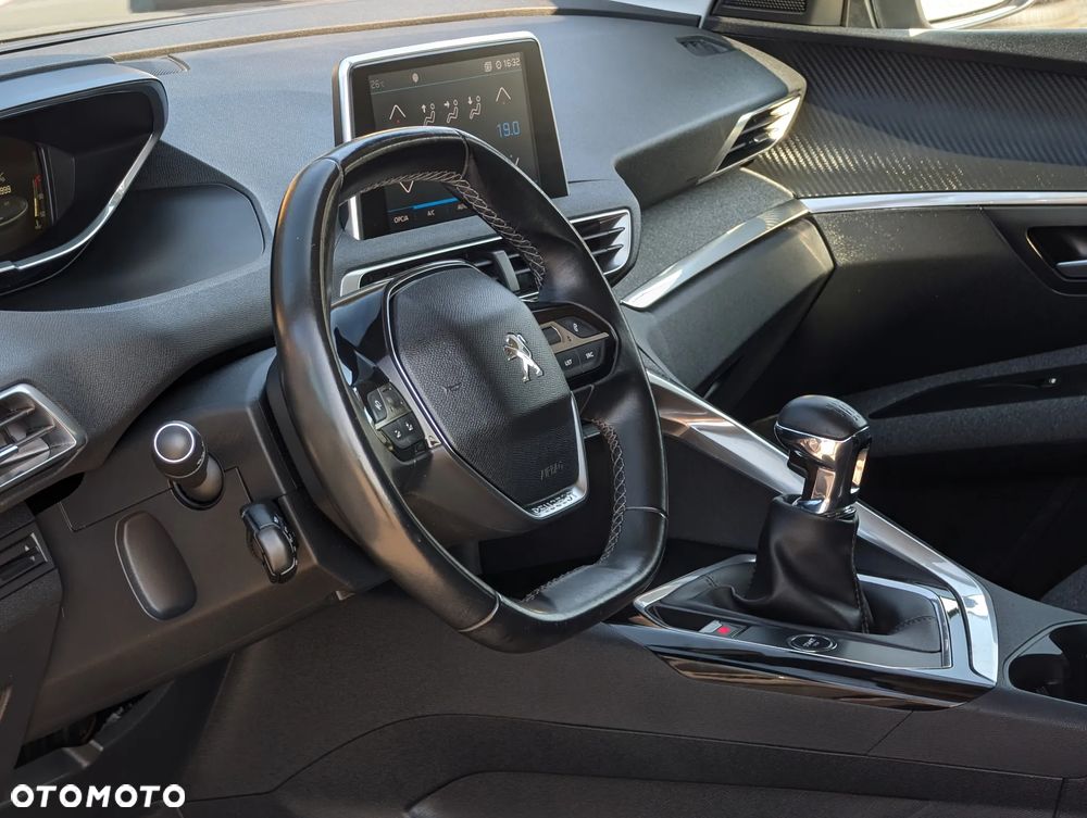 Peugeot 3008 PureTech 130 Stop & Start GPF Allure - 24