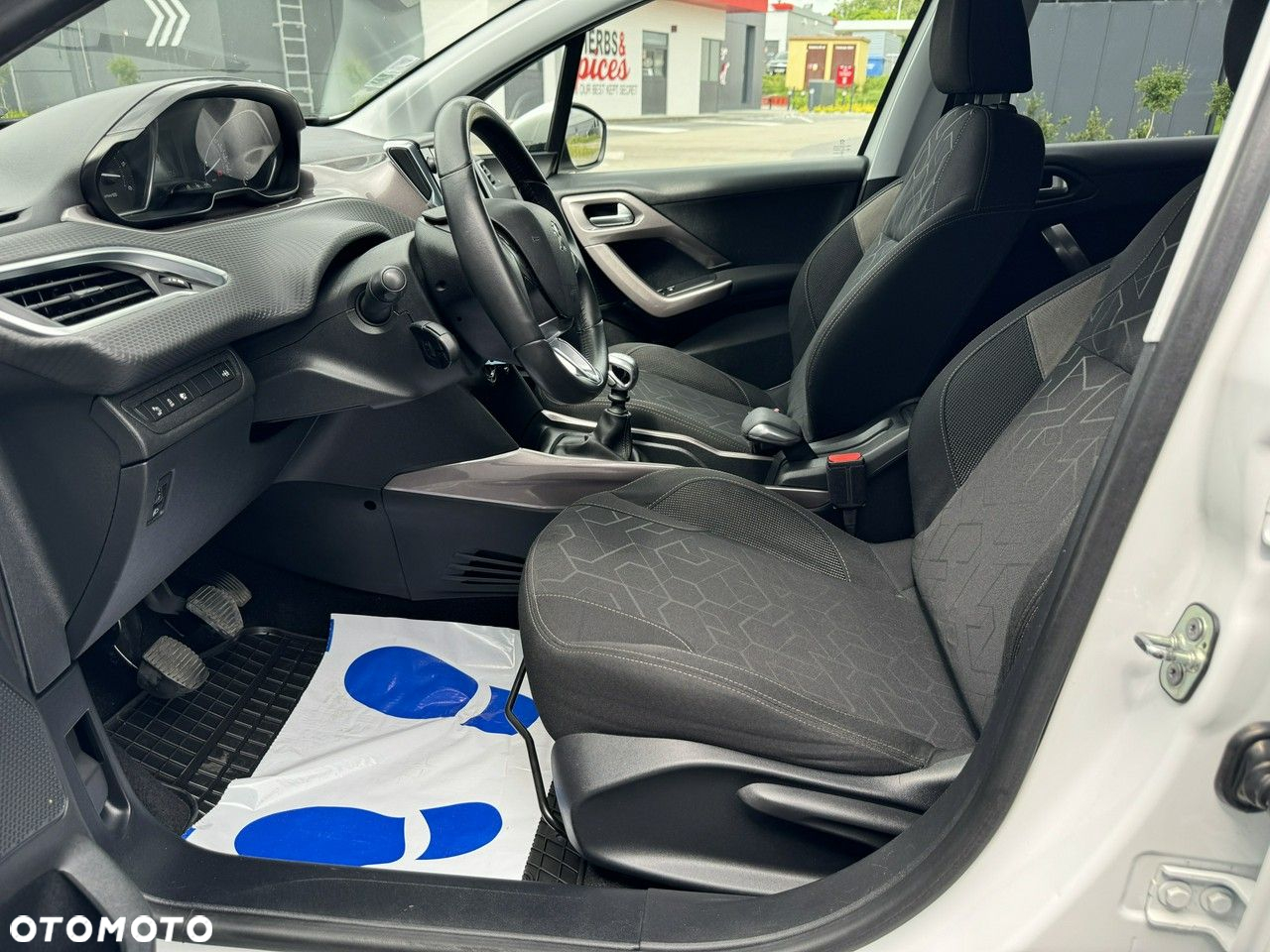 Peugeot 2008 - 18