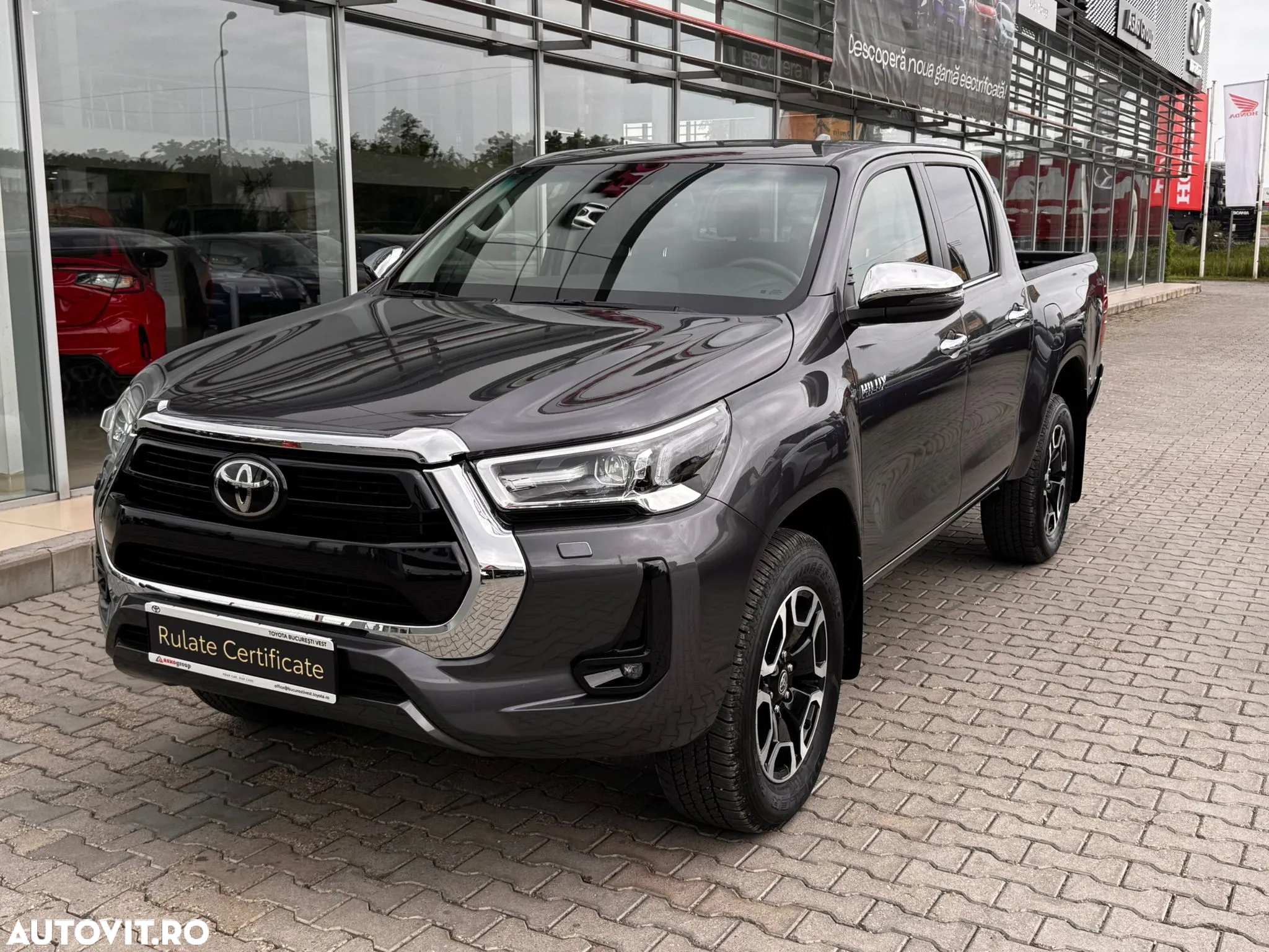 Toyota Hilux 2.8D 204CP 4x4 Double Cab AT Executive - 2
