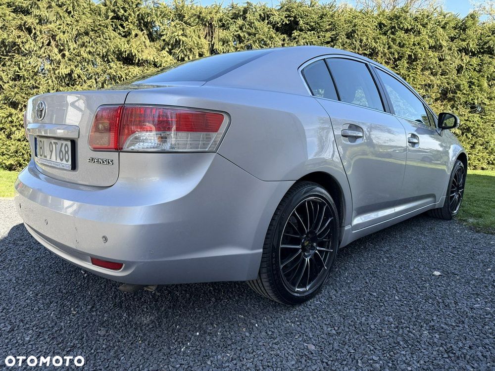 Toyota Avensis 1.8 Style - 6