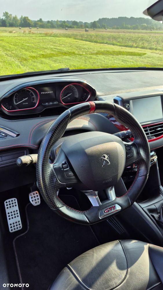 Peugeot 208 GTI 200 THP - 12