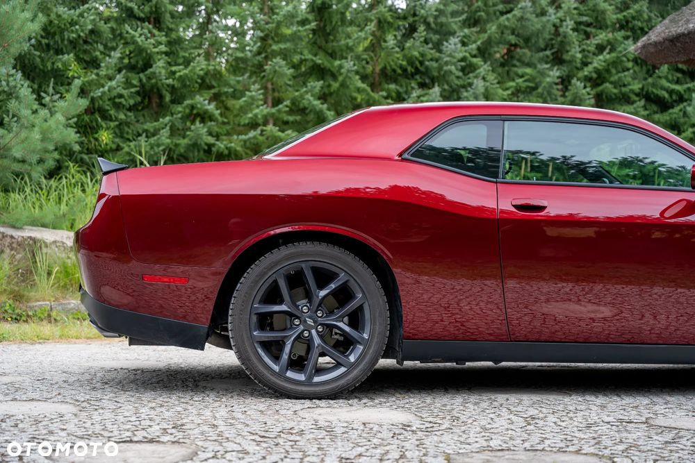 Dodge Challenger - 16