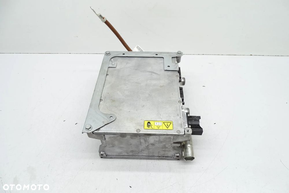 Mercedes C Klasa W205 Ładowarka baterii A0009005909 - 1