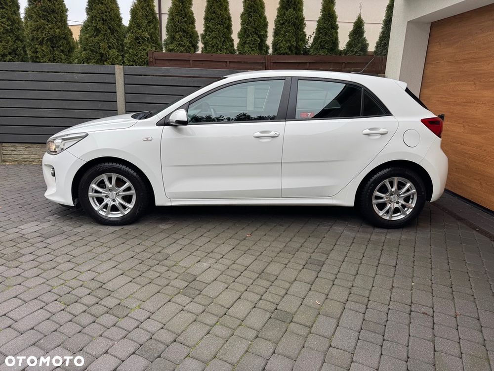 Kia Rio 1.2 L - 10