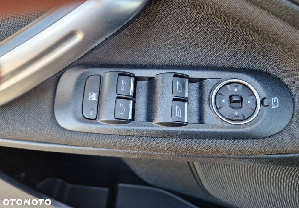 Ford S-Max 2.0 TDCi DPF Titanium - 24