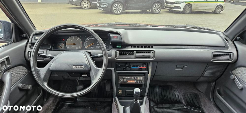 Toyota Camry 2.0 TD GL - 9