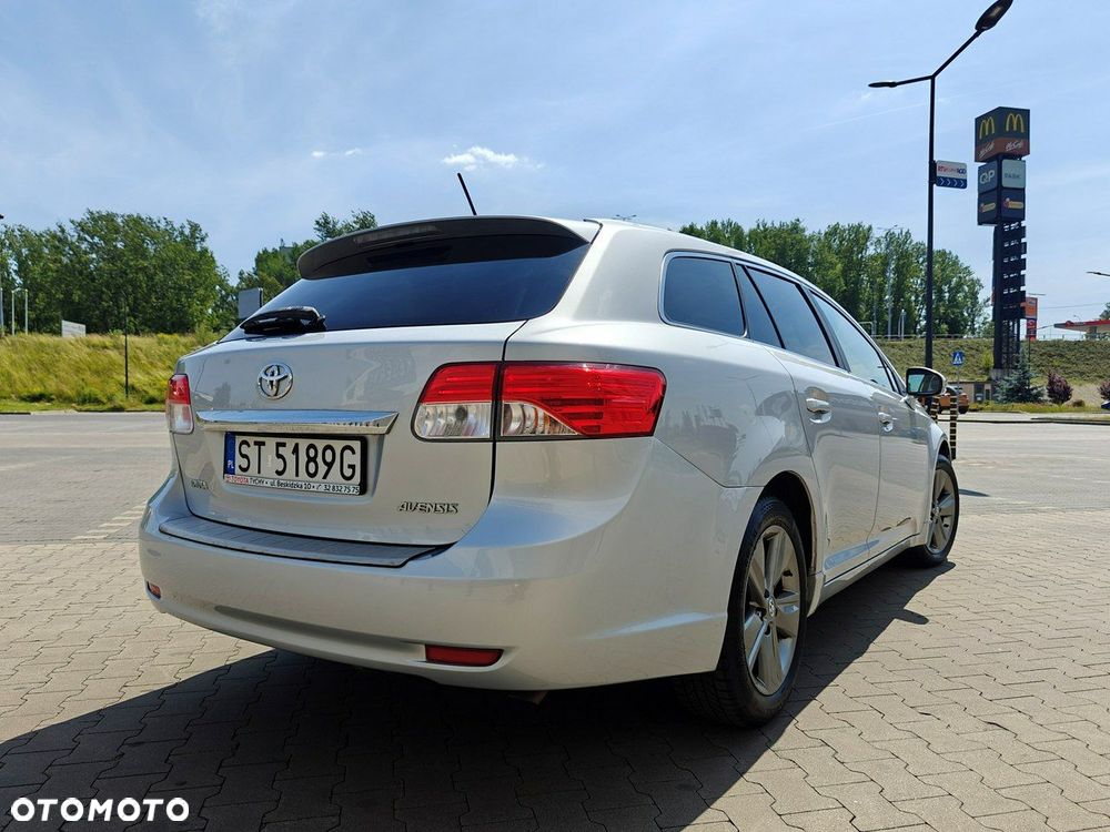 Toyota Avensis 2.0 D-4D Premium - 21