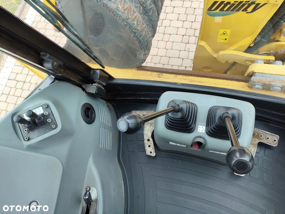 Komatsu Komatsu WB93 S5 / RÓWNE KOŁA / SPROWADZONA / KOPARKO-ŁADOWARKA / - 19