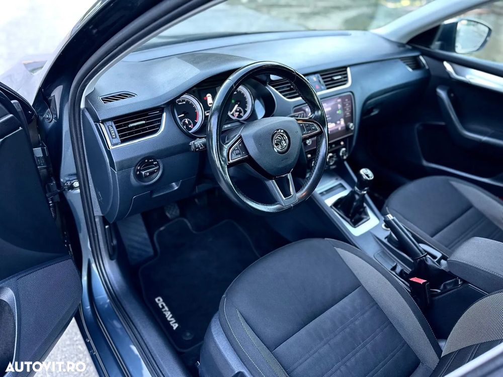 Skoda Octavia Combi Diesel 1.6 TDI Style - 2