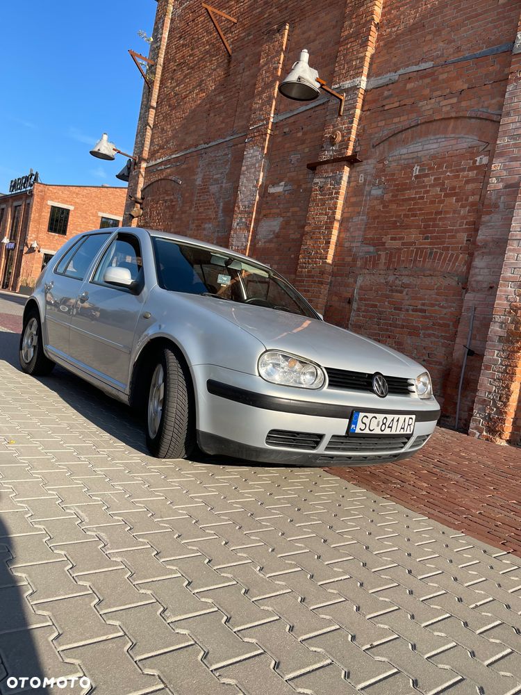 Volkswagen Golf - 1
