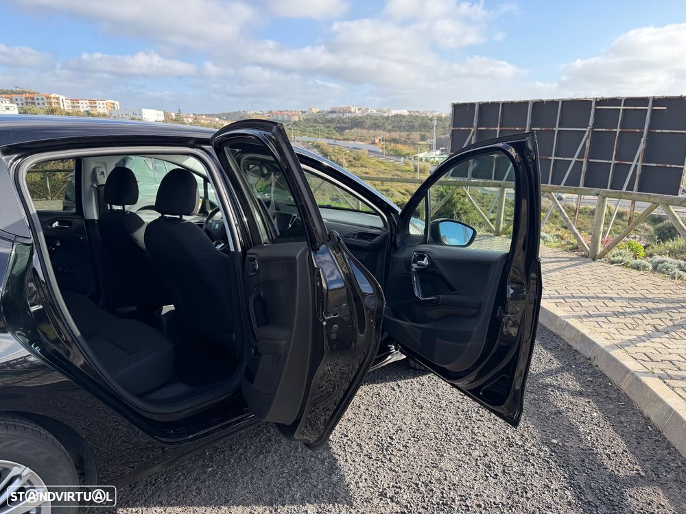 Peugeot 208 1.2 PureTech Signature - 6