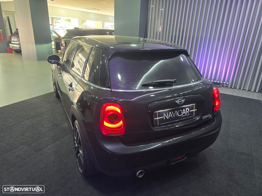 MINI 5 Portas Cooper D Auto - 18