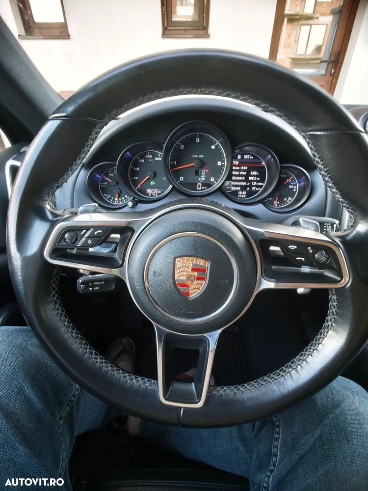 Porsche Cayenne Platinum Edition - 2