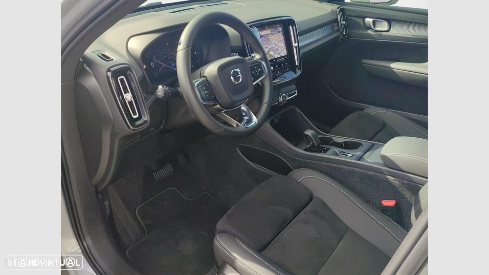 Volvo XC 40 2.0 B3 Core — fotografia 13