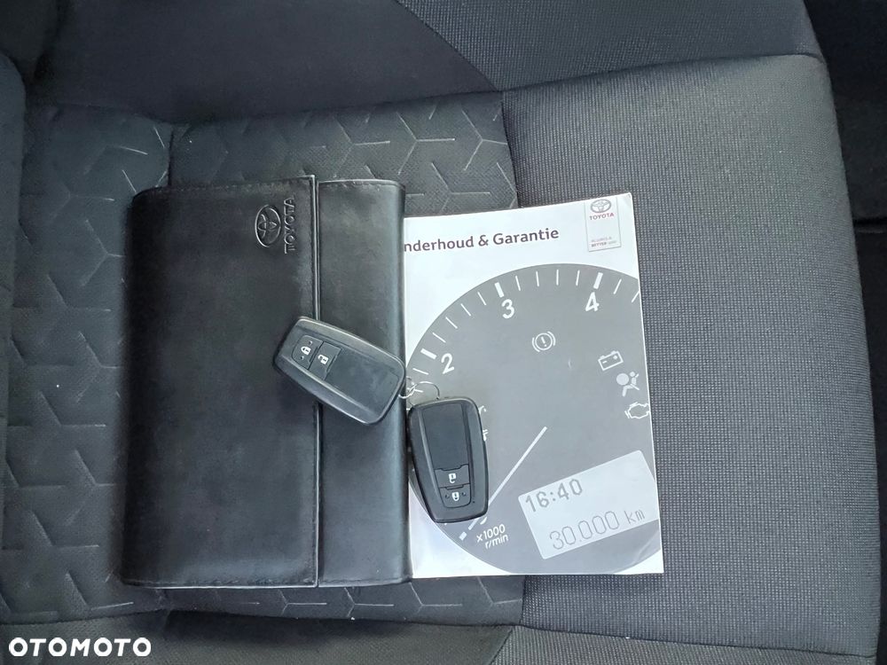 Toyota Corolla 1.8 Business Edition - 36