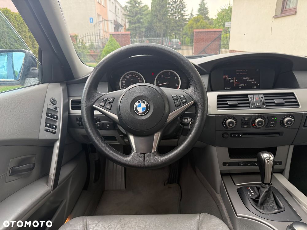 BMW Seria 5 525d - 24