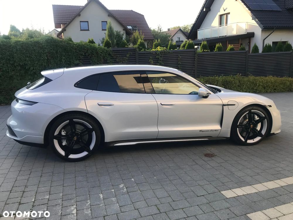 Porsche Taycan Turbo - 10