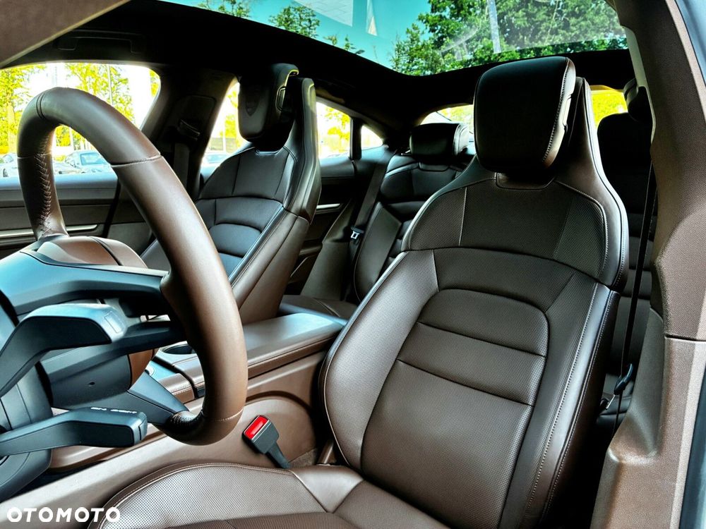 Porsche Taycan - 21