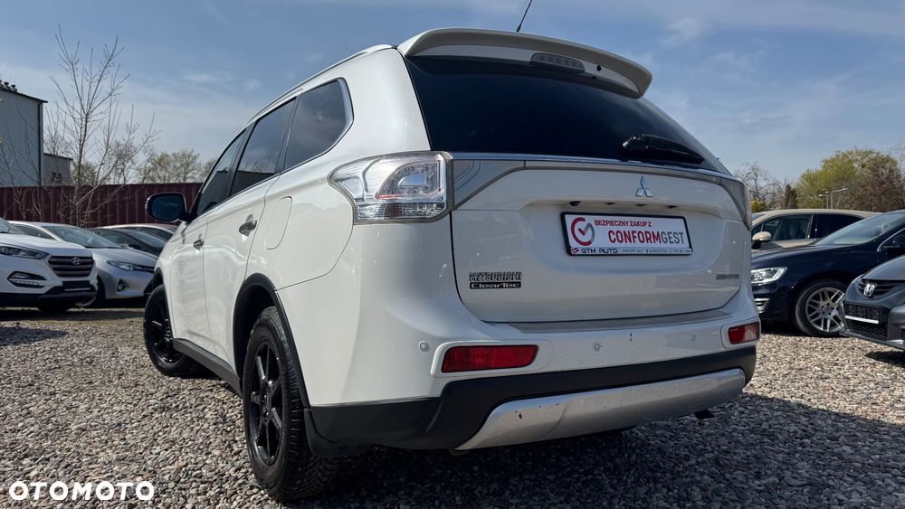 Mitsubishi Outlander 2.0 4WD Invite - 11