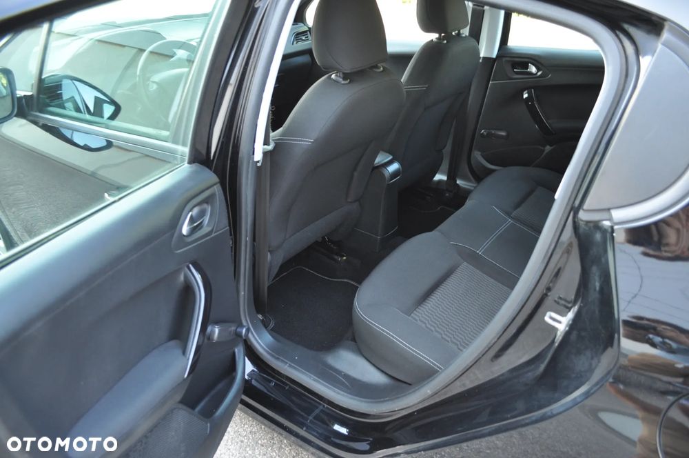 Peugeot 208 - 18