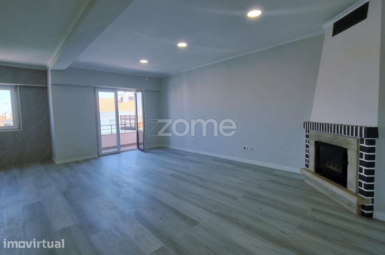 T4 Totalmente Remodelado na Amora | Excelentes Áreas | Pronto a Hab... - Grande imagem: 3/22
