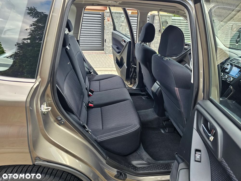 Subaru Forester 2.0 i Exclusive Lineartronic - 14