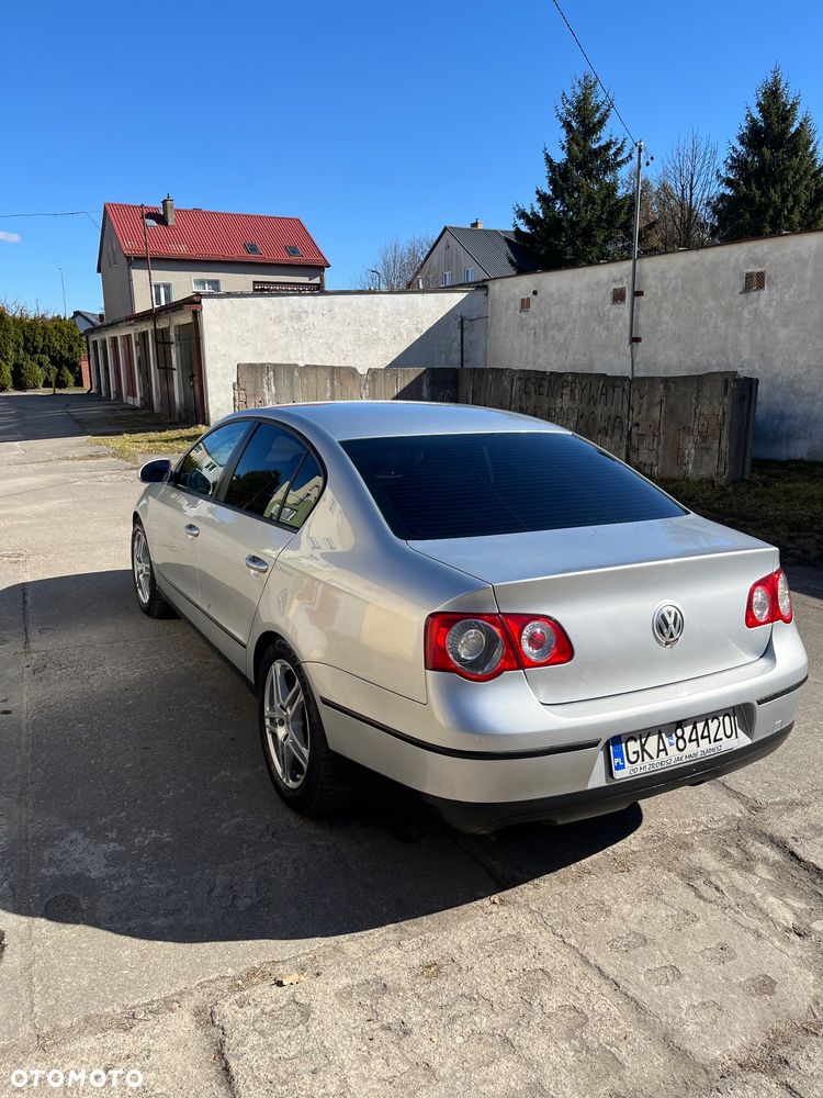Volkswagen Passat 2.0 TDI Trendline - 8