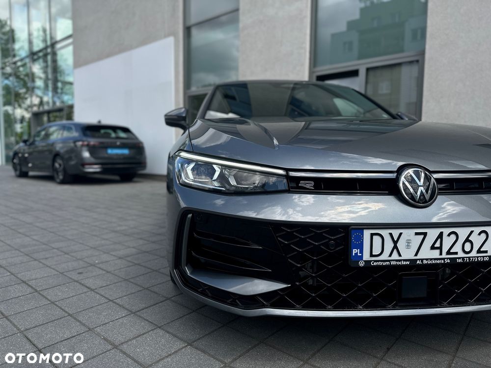 Volkswagen Passat - 4