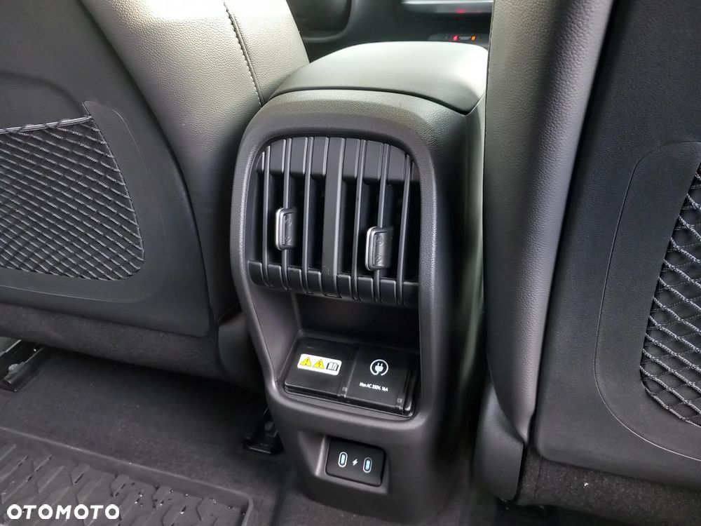 Hyundai Kona 65kWh Executive - 29