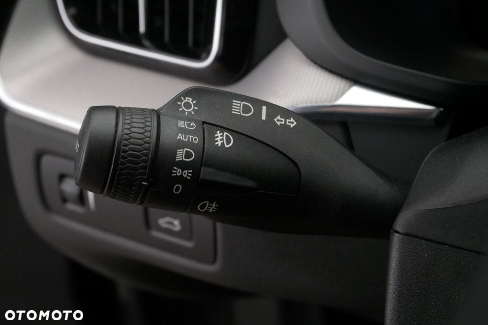 Volvo XC 60 B4 D AWD R-Design - 29